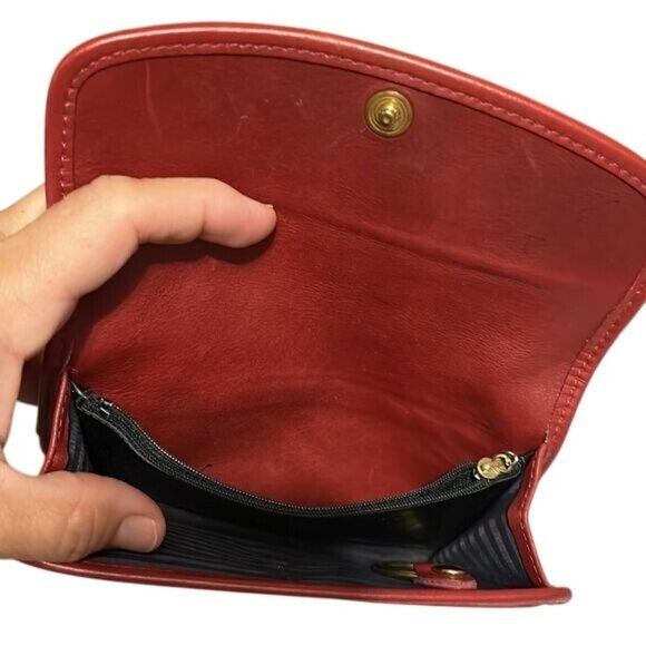 Vintage Coach Red Leather Crossbody Bag With Zippered Interior Pocket & Adjustab - Picture 4 of 4